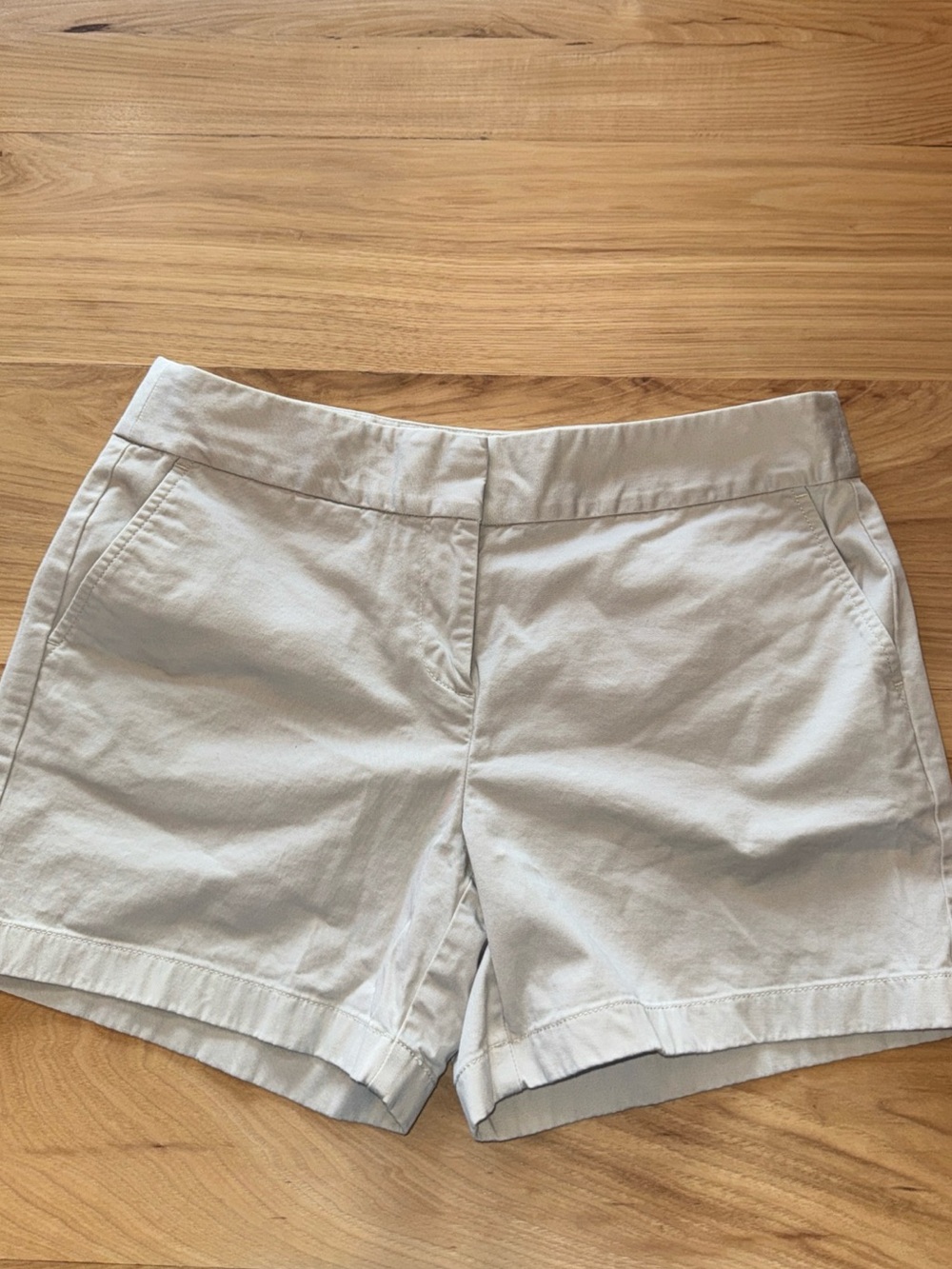 Vineyard Vines Womens Chino Shorts Size 8 Whale Logo Cotton Spandex Blend
